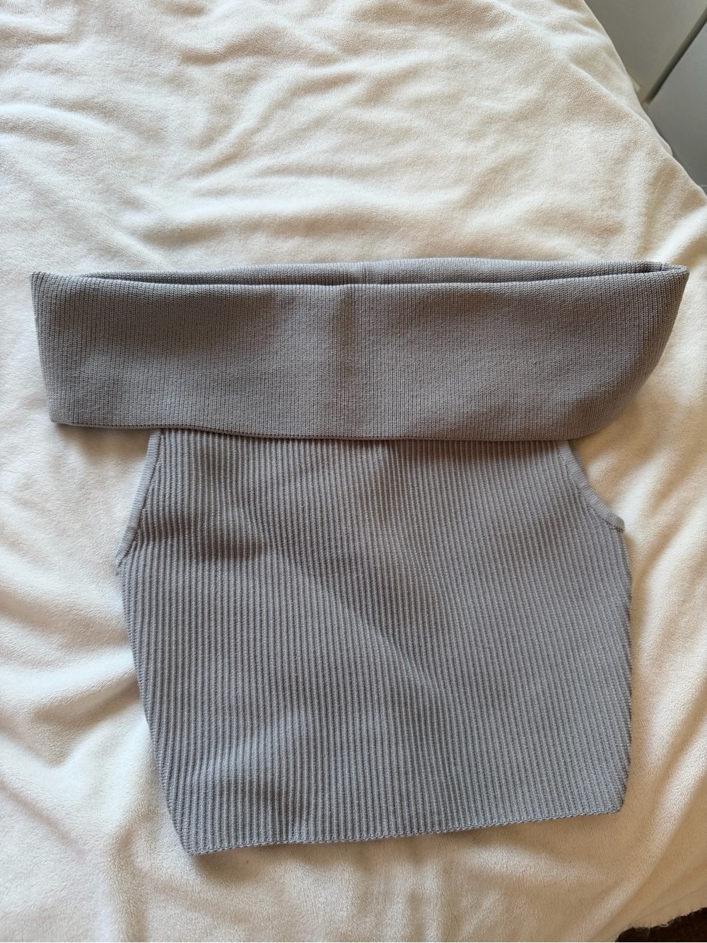 Babaton (Aritzia) Brand new off the shoulder top